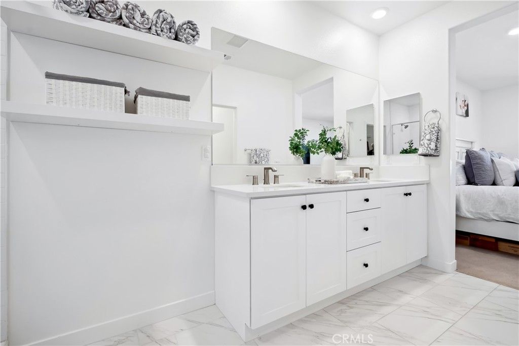 listing image 130722593918734042451