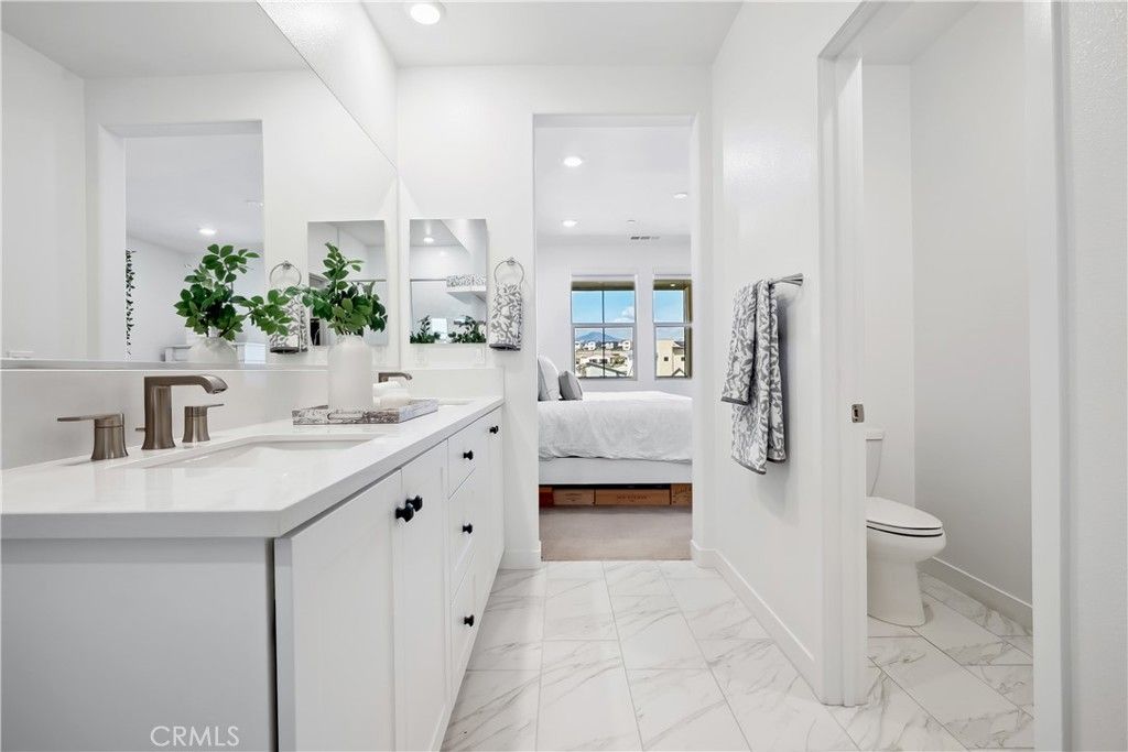 listing image 130725489578211163503