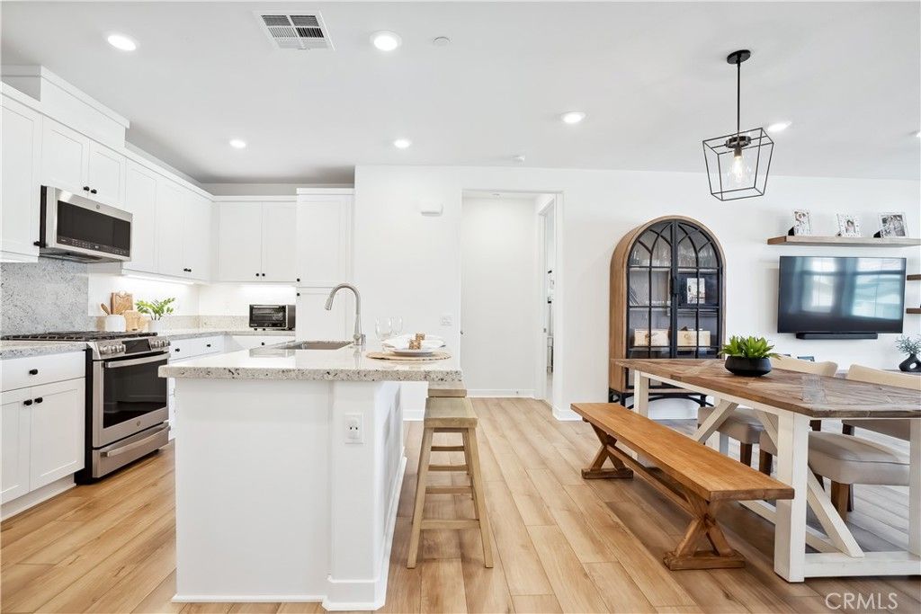listing image 130729487547932203022