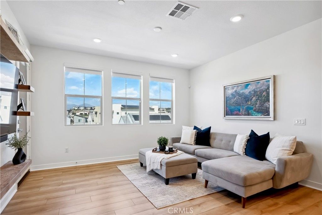 listing image 130722424384194479831