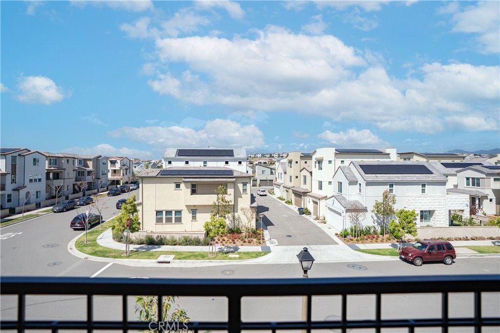 listing image 130721405695193660341