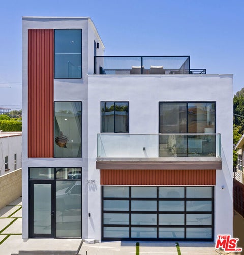 Photo of 3129 Helms Avenue, Los Angeles, CA 90034 (MLS # 26102216)