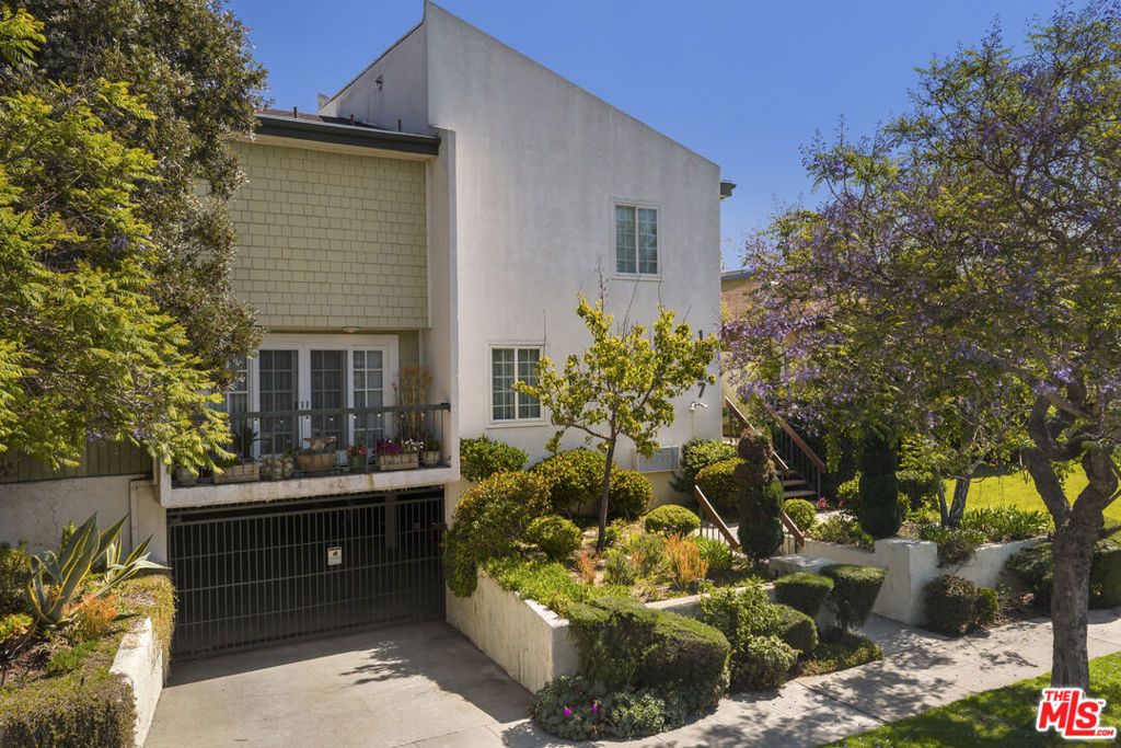 Photo of 1837 11th Street #3, Santa Monica, CA 90404 (MLS # 26742601)