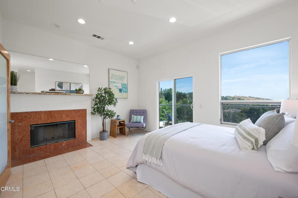 listing image 130728410317494965169