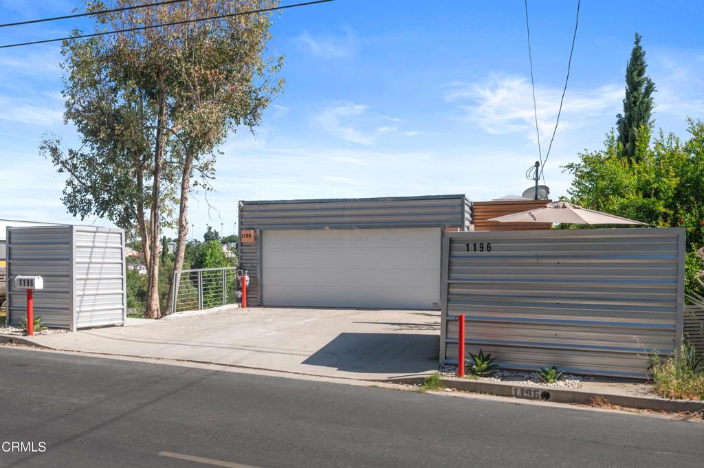 listing image 130725610658650244966