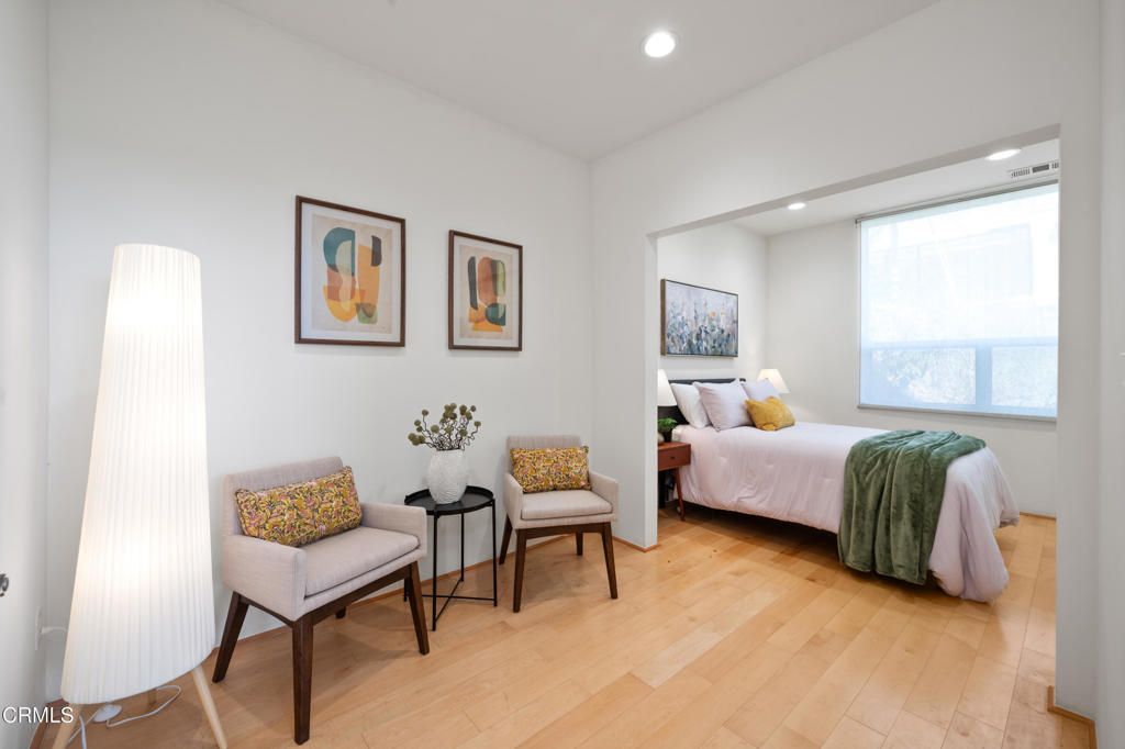 listing image 130725757421620607525
