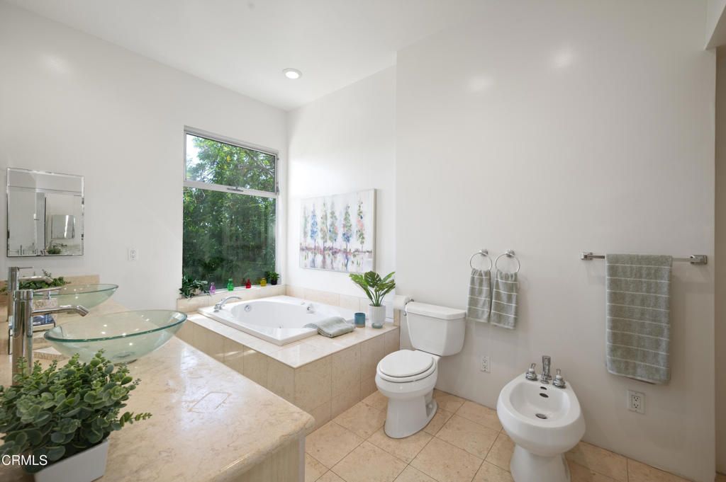 listing image 130720725428250773428