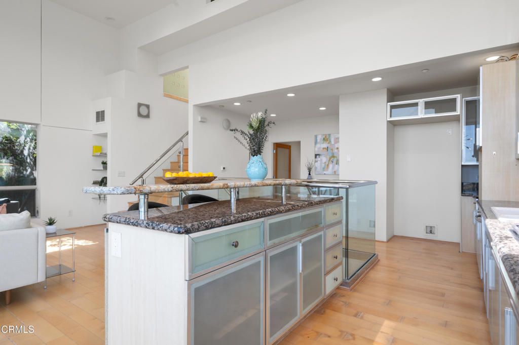 listing image 130726885816934574333