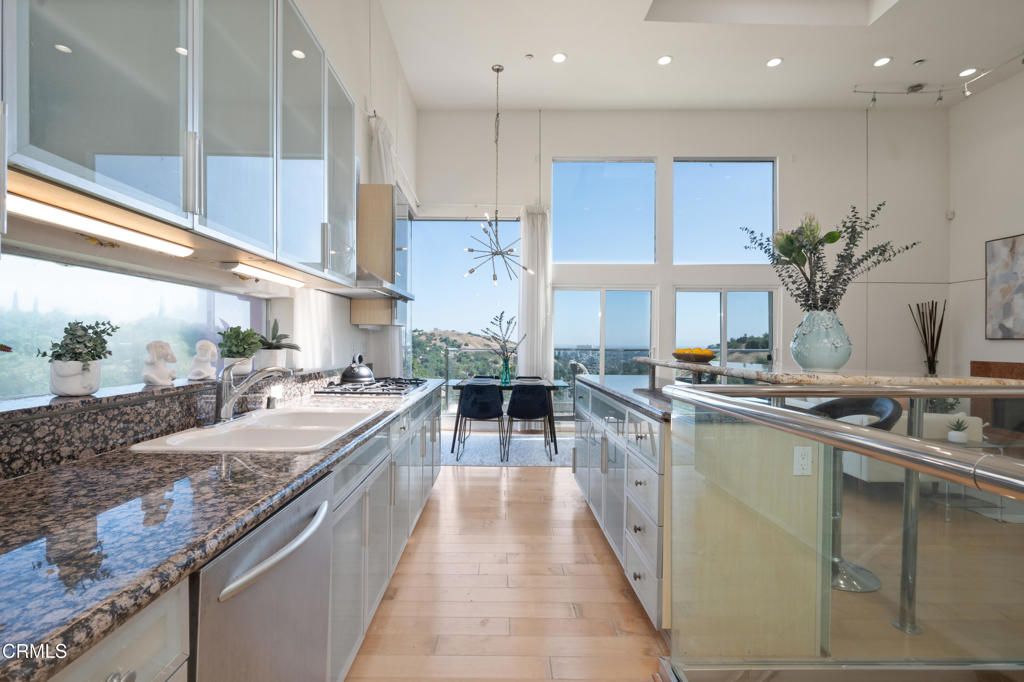listing image 130720430197652501504