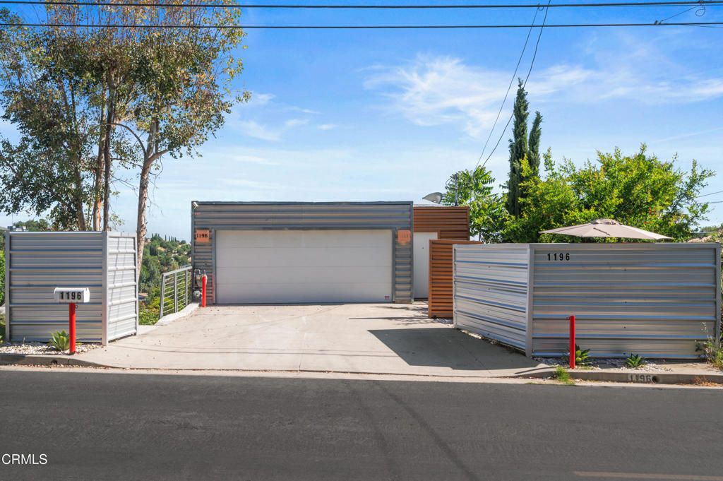 listing image 130727354925642661697