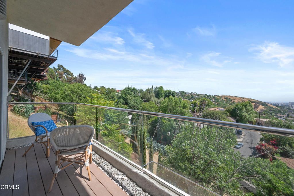 listing image 130729563929798963673