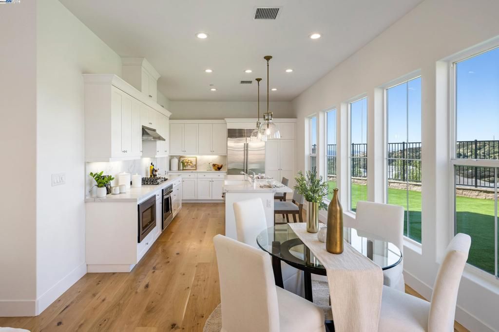 listing image 130720377300939788131