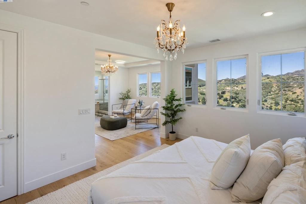 listing image 130727636377779118819