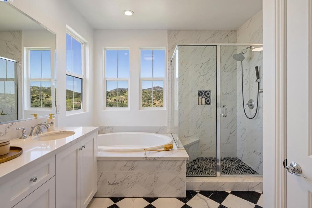 listing image 130722634641741474226