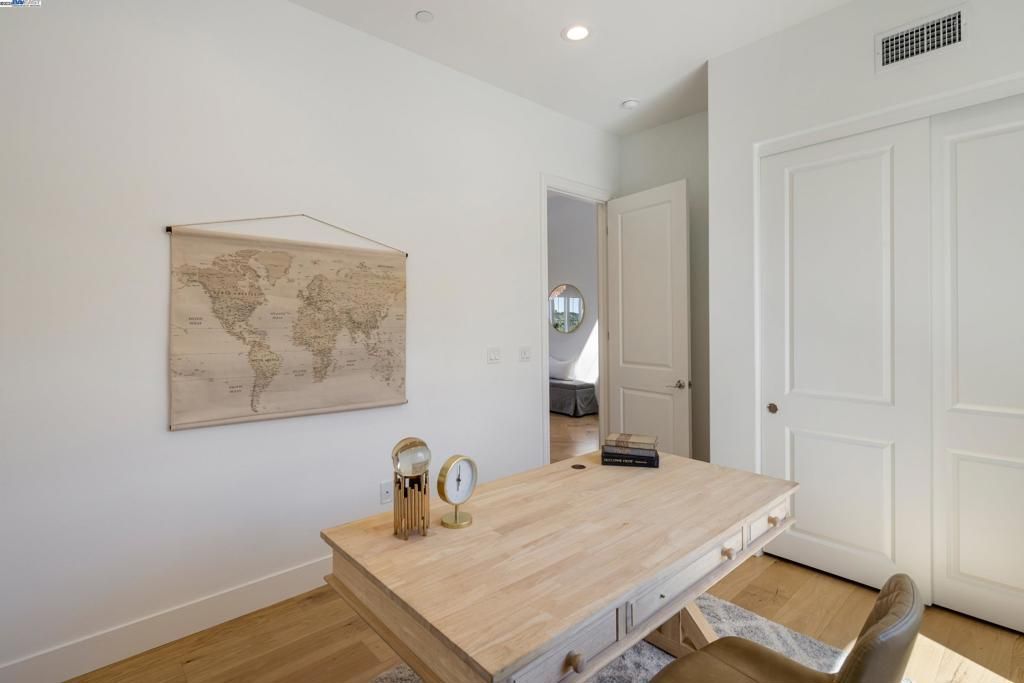 listing image 130724267116605564915
