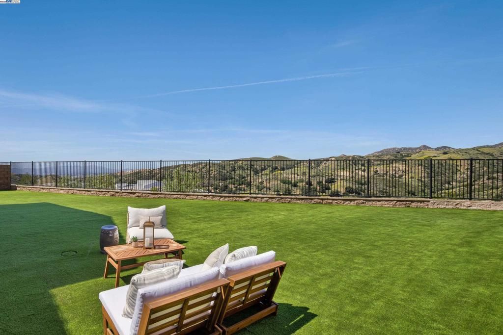 listing image 130725045875890566993