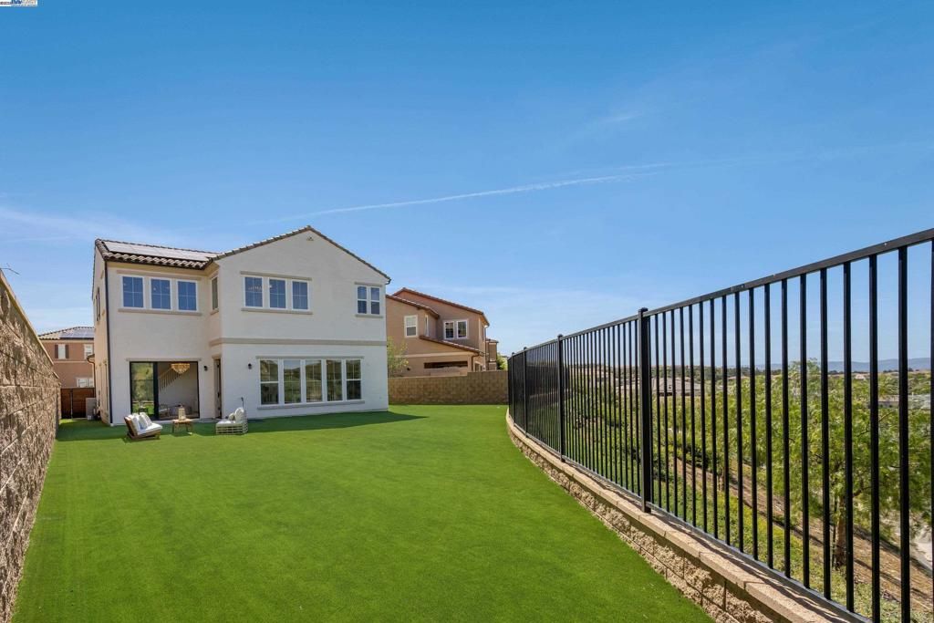 listing image 130720326939121333769