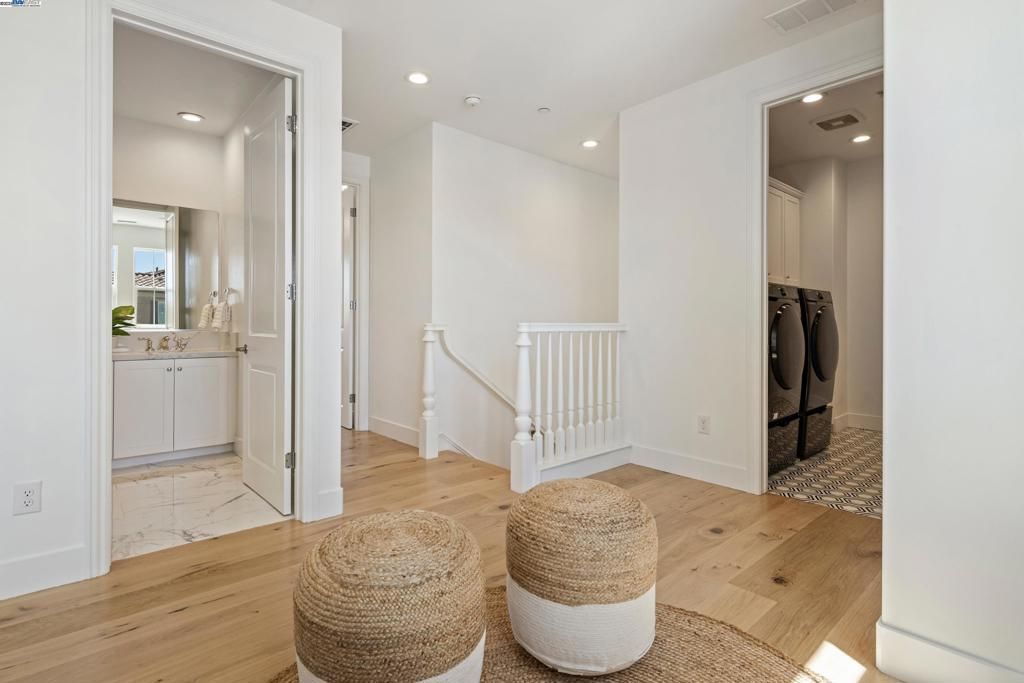listing image 130722446170336765786