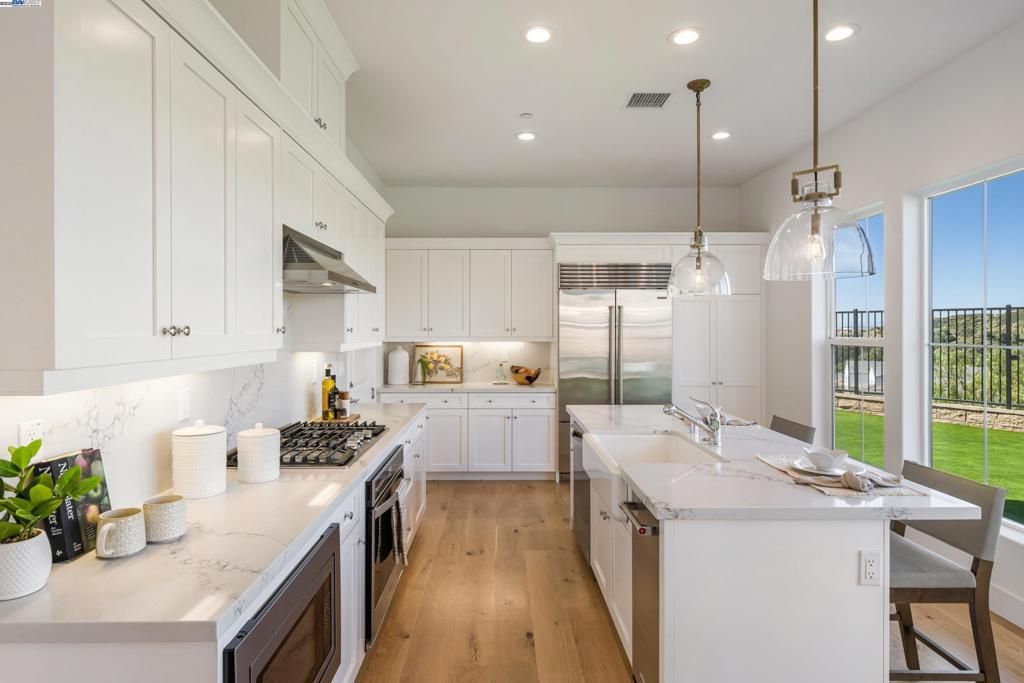 listing image 130723942106488926705