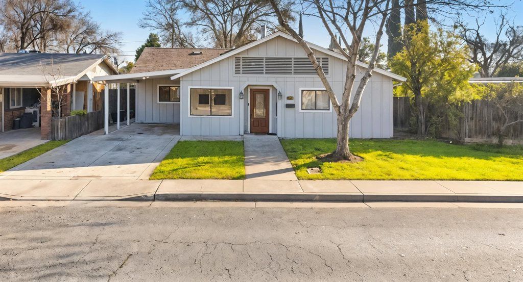 Photo of 1704 East St St, Tracy, CA 95376 (MLS # 41121085)