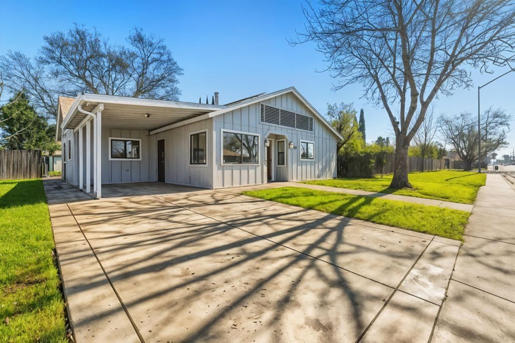 Photo of 1704 East St St, Tracy, CA 95376 (MLS # 41121085)