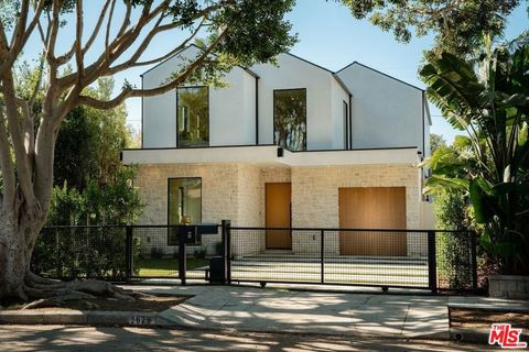 Photo of 3629 Rosewood Avenue, Los Angeles, CA 90066 (MLS # 25610351)