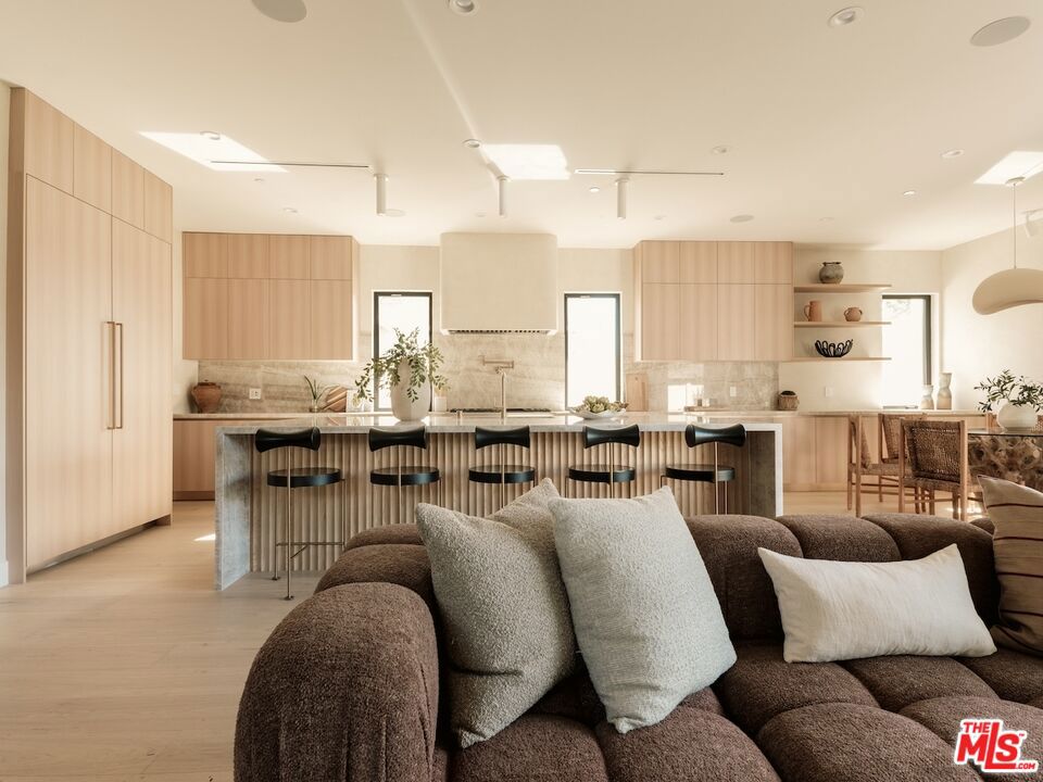 3629 Rosewood Avenue