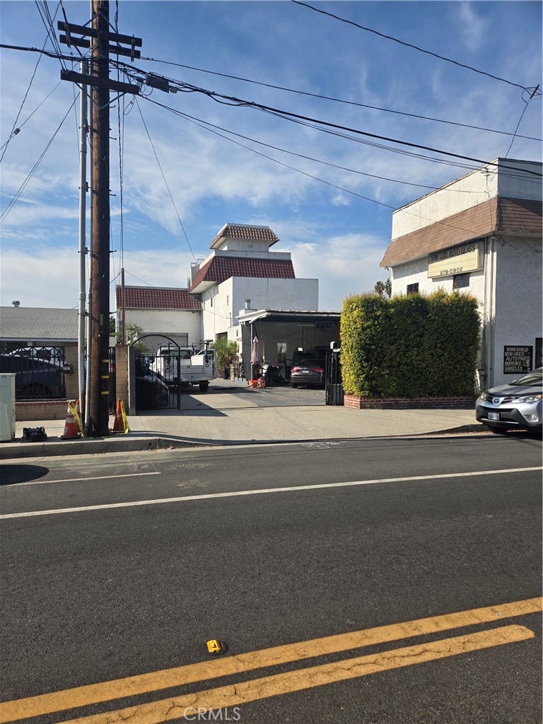 Exceptional property in a high sought-after location. Ideal for retail, office or investment. Surrounded by thriving businesses and strong foot traffic. Located in the heart of El Montes most active commercial area. Features include 2 separate car ports, 2 office buildings, 5 warehouses and plenty of parking space. Property will be delivered vacant!!