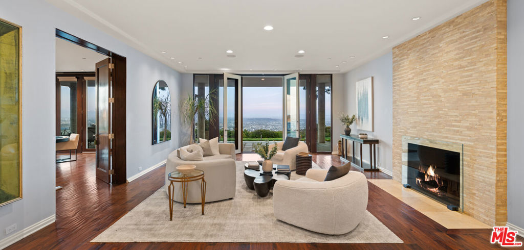 380 Trousdale Place