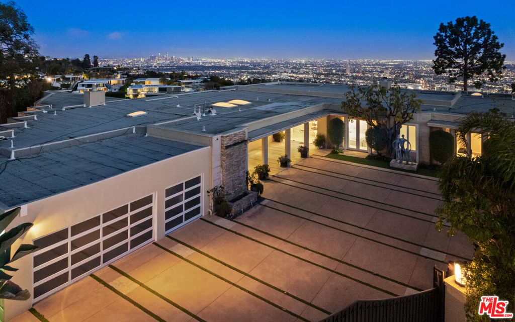 380 Trousdale Place