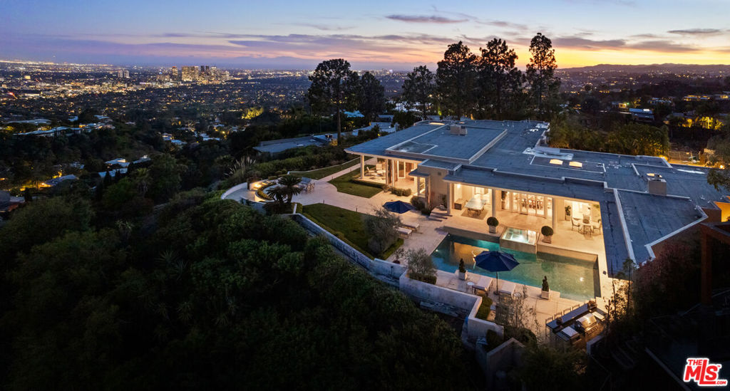 380 Trousdale Place