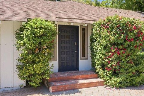 Photo of 1875 University Avenue, Palo Alto, CA 94301 (MLS # ML82046697)