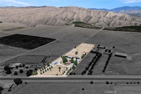 Photo of 4333 Highway 33, New Cuyama, CA 93254 (MLS # SR25246589) Photo of 4333 Highway 33, New Cuyama, CA 93254 (MLS # SR25246589)