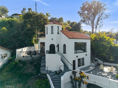 Photo of 7166 Woodrow Wilson Dr, Los Angeles, CA 90068 (MLS # SR26094701)