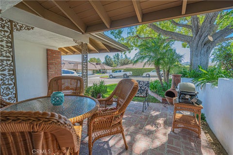 Photo of 26811 Oak Branch Circle, Newhall, CA 91321 (MLS # SR26199680)
