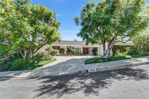 Photo of 3938 Westfall Dr. DR, Encino, CA 91436 (MLS # SR26221443)