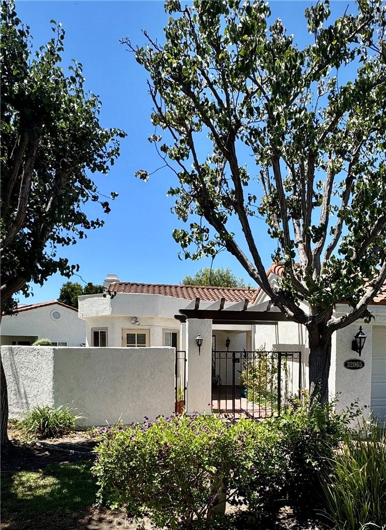 32065 Via Flores