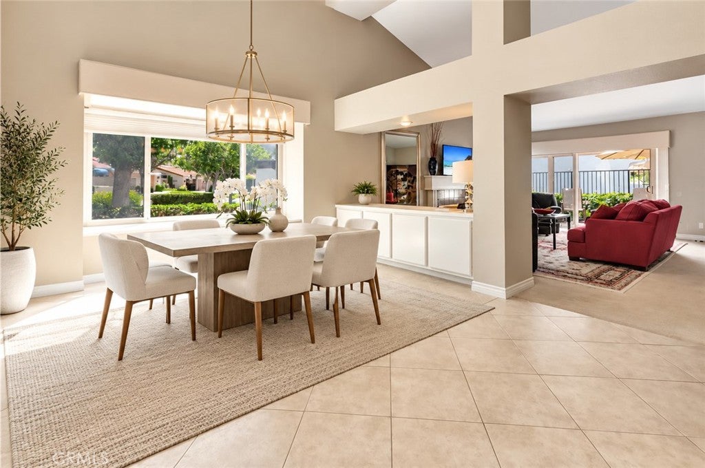 32065 Via Flores