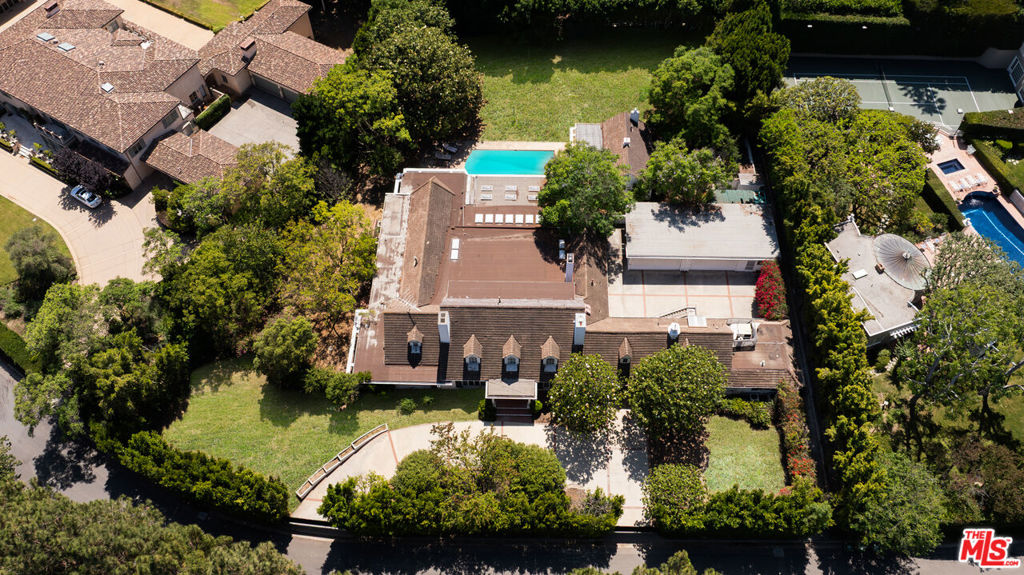 Properties 3 327 Delfern Drive