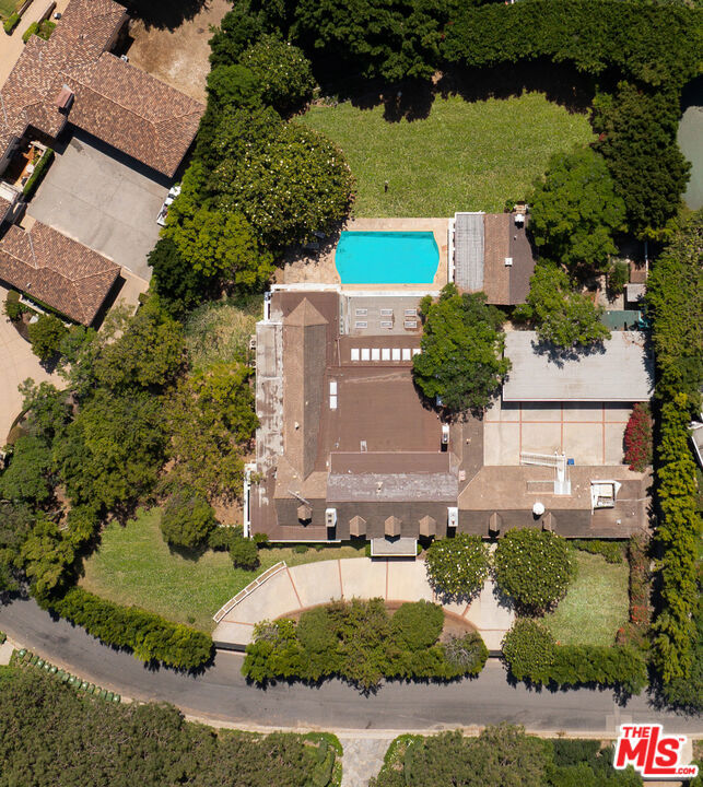 Properties 1 327 Delfern Drive