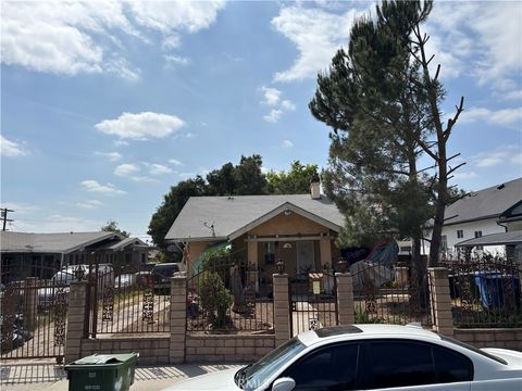 Photo of 1533 N Avenue 46, Eagle Rock, CA 90041 (MLS # CV26104073)
