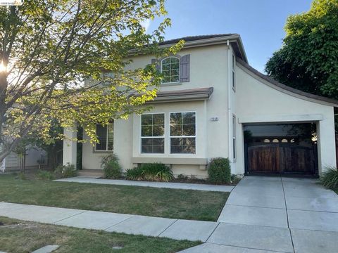 Photo of 1360 Tiffany Drive Dr, Brentwood, CA 94513 (MLS # 41130250)