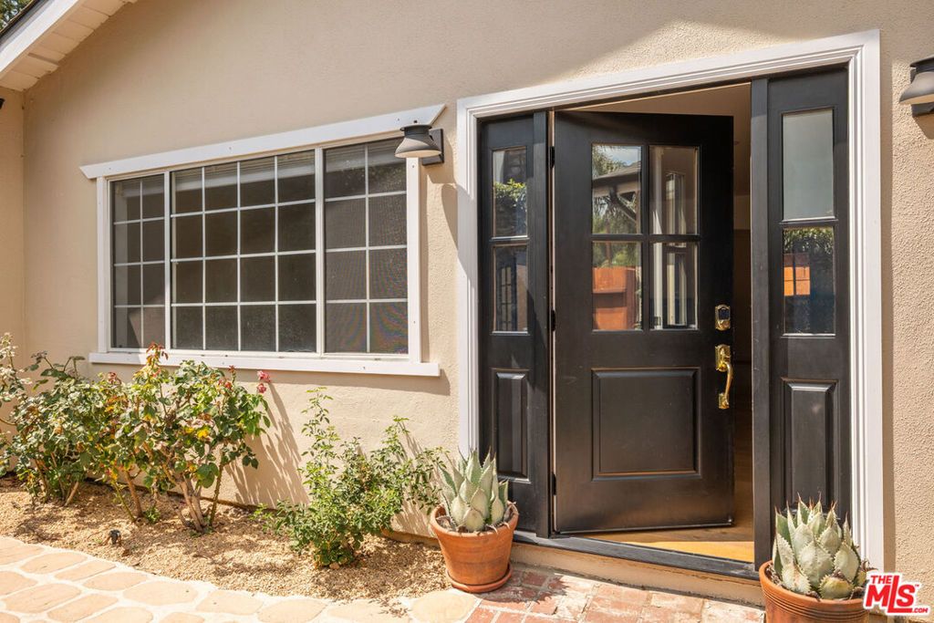 Photo of 5239 San Feliciano Drive, Woodland Hills, CA 91364 (MLS # 25593729)