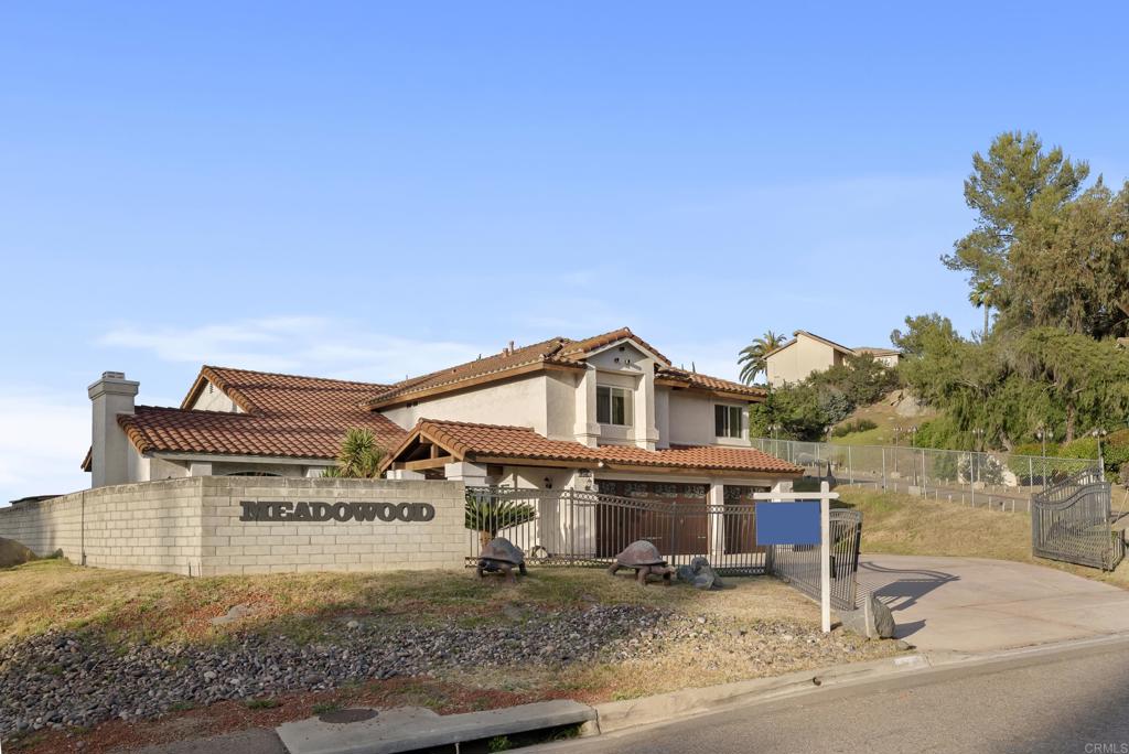 402 Avenida Abajo