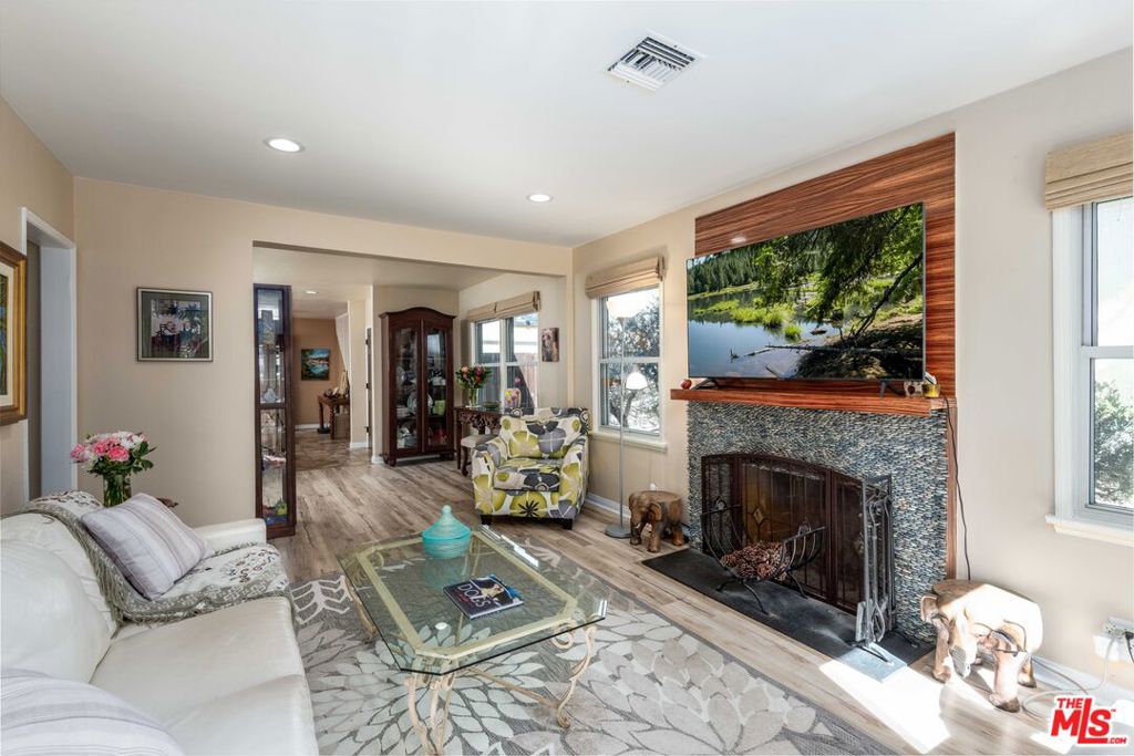 6727 W 88th Street, Los Angeles CA 90045