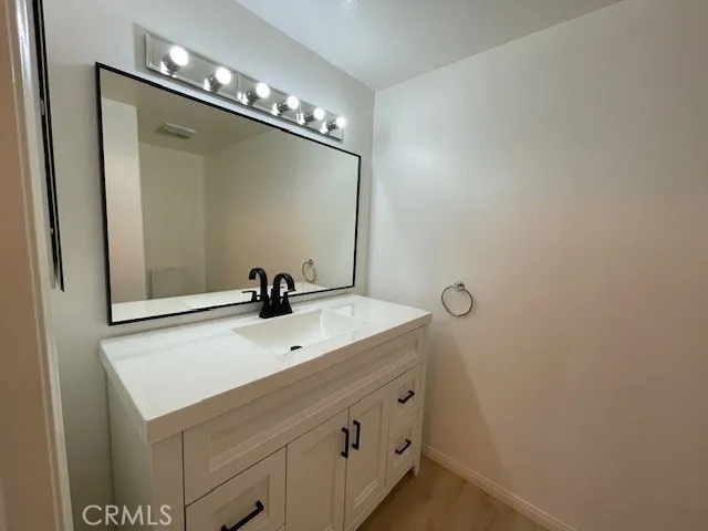 Sherman Oaks, California 91423, United States, 2 Bedrooms Bedrooms, ,3 BathroomsBathrooms,Residential,Active,234354