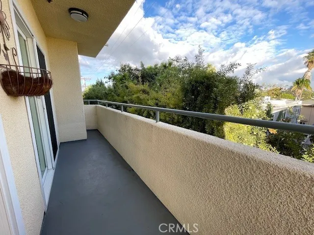 Sherman Oaks, California 91423, United States, 2 Bedrooms Bedrooms, ,3 BathroomsBathrooms,Residential,Active,234354