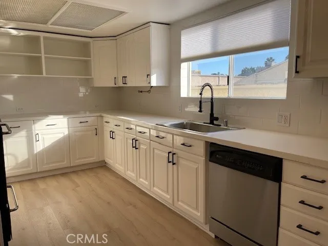 Sherman Oaks, California 91423, United States, 2 Bedrooms Bedrooms, ,3 BathroomsBathrooms,Residential,Active,234354