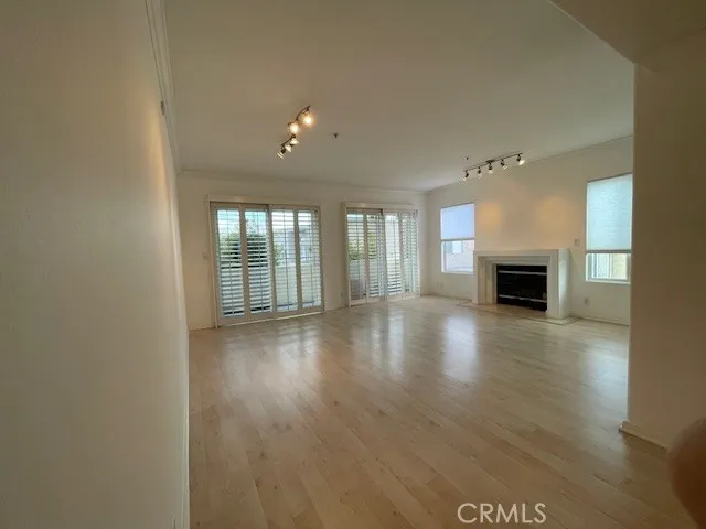 Sherman Oaks, California 91423, United States, 2 Bedrooms Bedrooms, ,3 BathroomsBathrooms,Residential,Active,234354