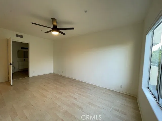 Sherman Oaks, California 91423, United States, 2 Bedrooms Bedrooms, ,3 BathroomsBathrooms,Residential,Active,234354